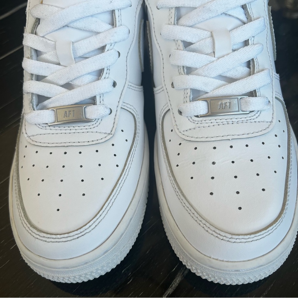 Nike Air Force 1 Low LE Triple White Size 7Y Youth (GS) DH2920-111 Sneakers - Picture 8 of 12